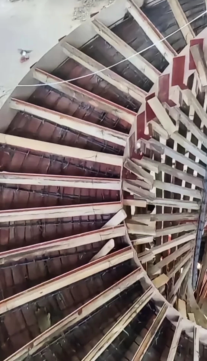 专业量身设计制作混凝土堆积弧形旋转楼梯