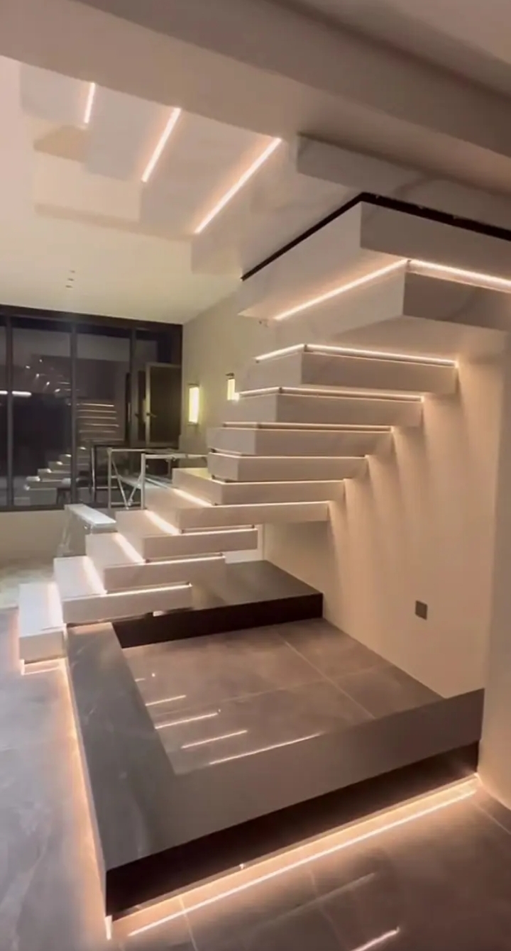 专业制作混凝土堆积悬浮弧形旋转楼梯